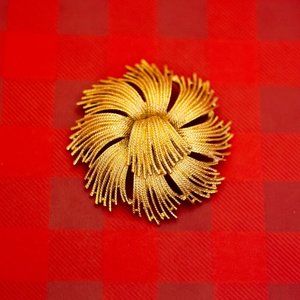 Vintage Abstract Floral Chain Sun Unique Statement Brooch by Monet - O33